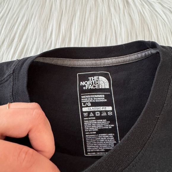 The North Face Mens Black Tee - Picture 2 of 3